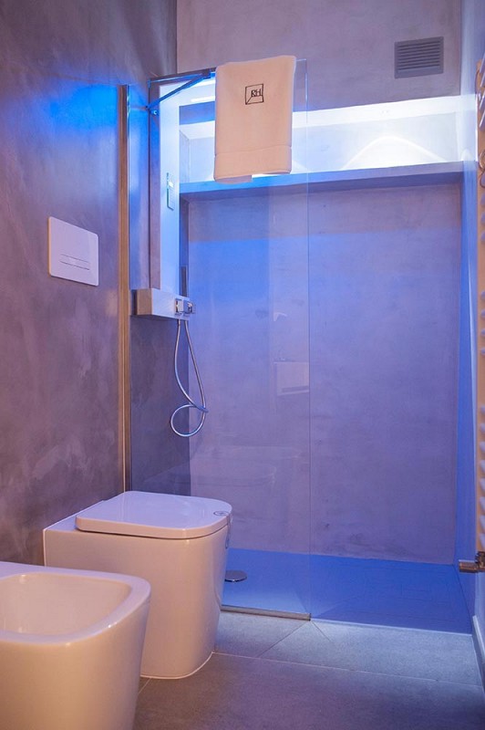 Rakelhome - Bagno con doccia con cromoterapia