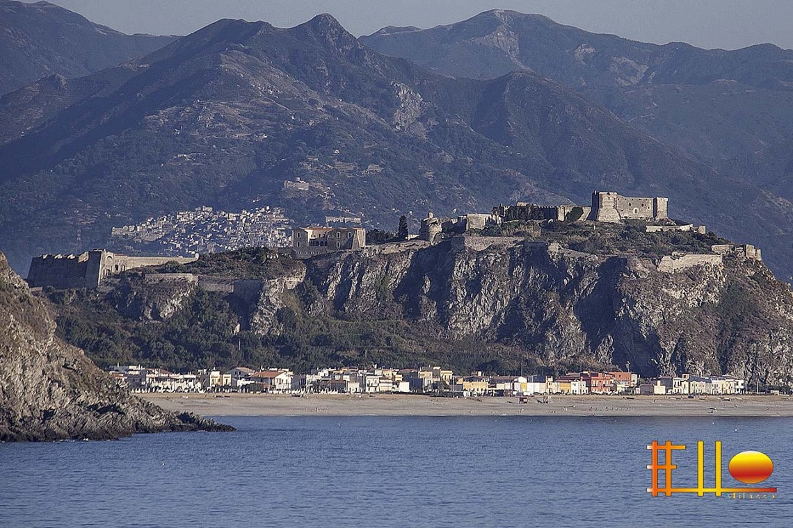 Rakelhome - Il castello di Milazzo, sul mare