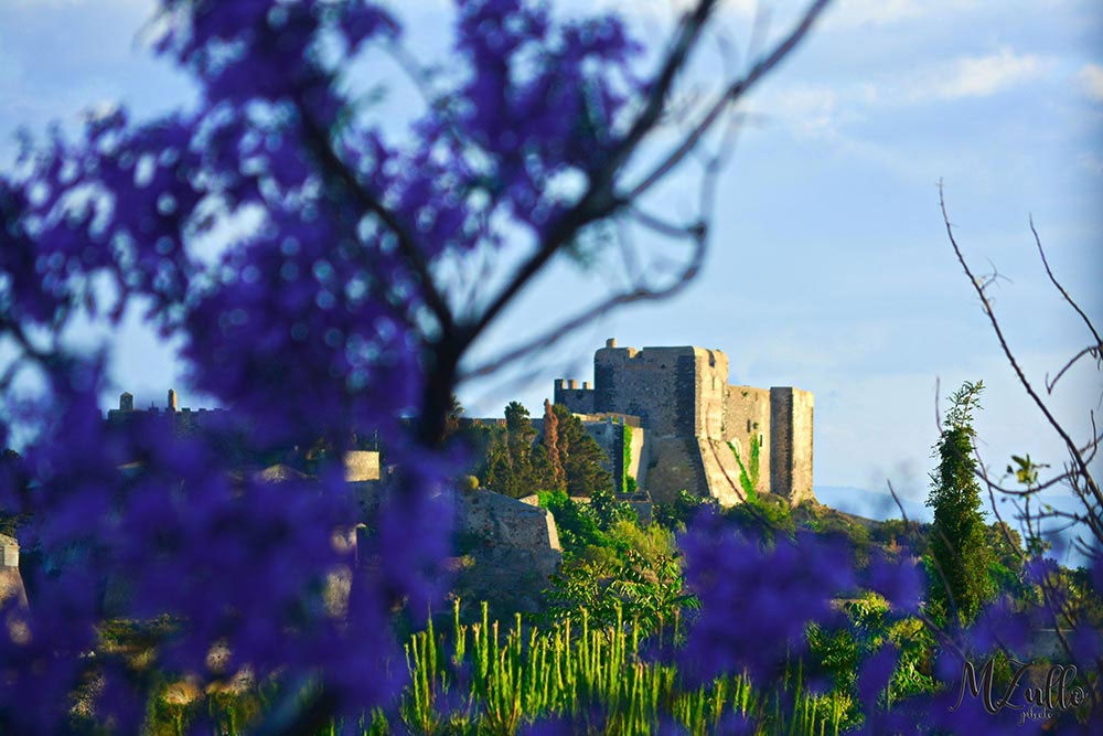 Rakelhome - Una vista delle mura del Castello di Milazzo