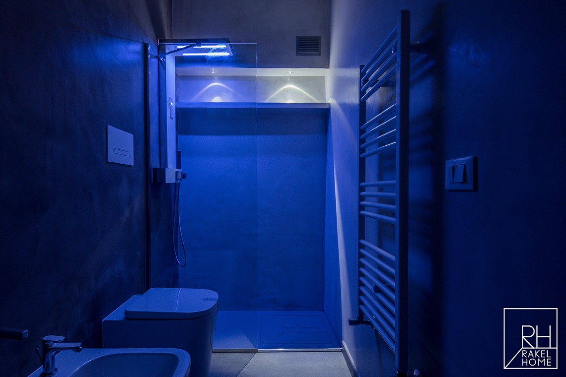 Rakelhome - Bagno in camera e doccia con cromoterapia