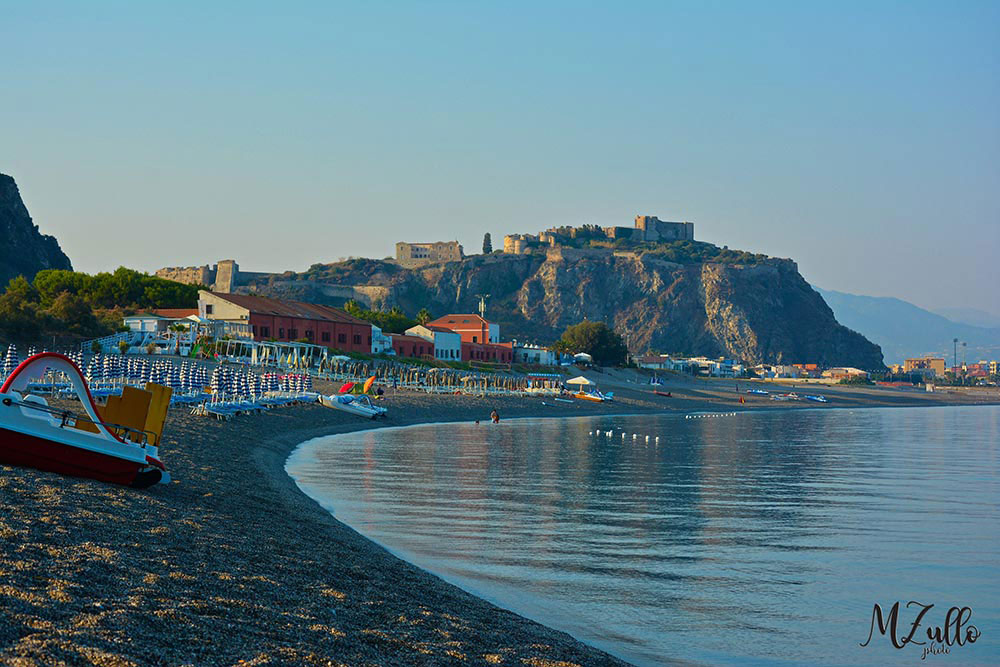 Rakelhome - Vista del castello dalla riviera di Ponente